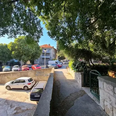Apartment New Near 123