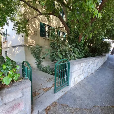 Apartment New Near 123