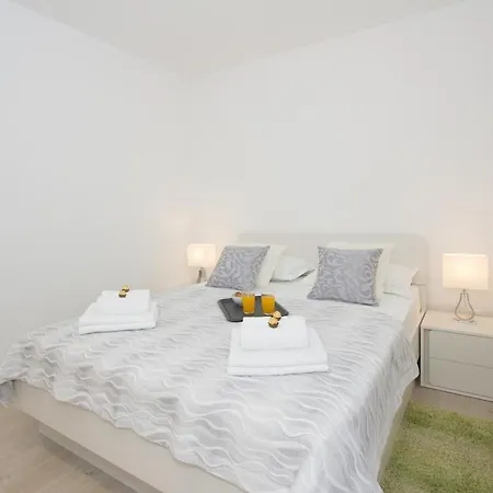 Apartment New Near 123 Split
