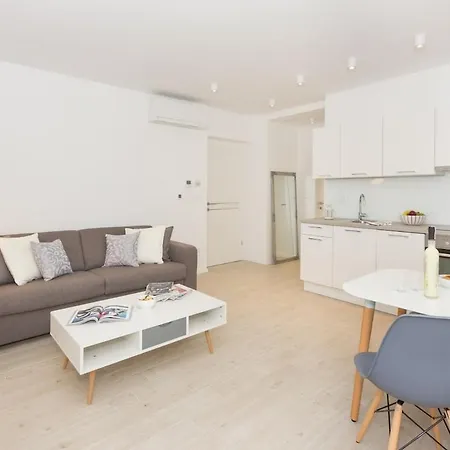 Apartment New Near 123