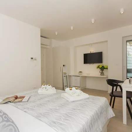 Apartment New Near 123 *