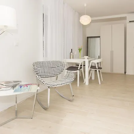New Near 123 Apartment Split